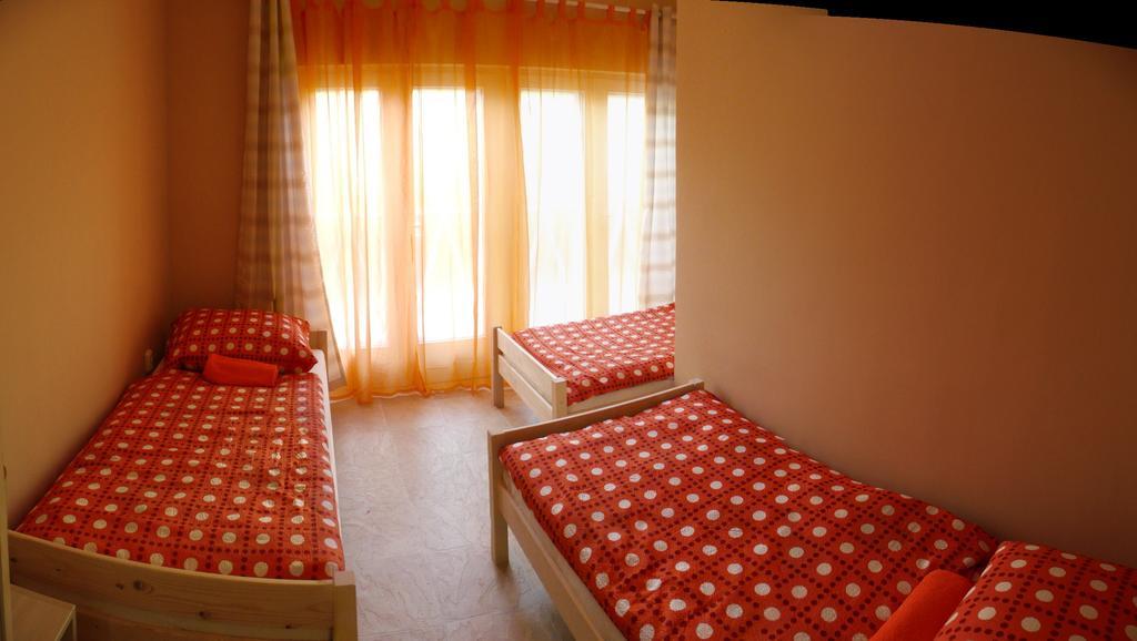 Orchidea Apartman Tata Quarto foto