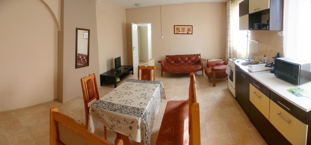 Orchidea Apartman Tata Quarto foto