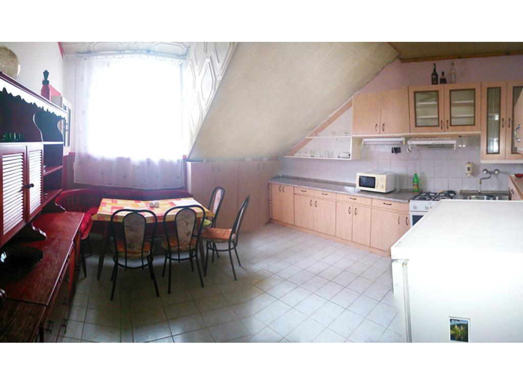 Orchidea Apartman Tata Quarto foto